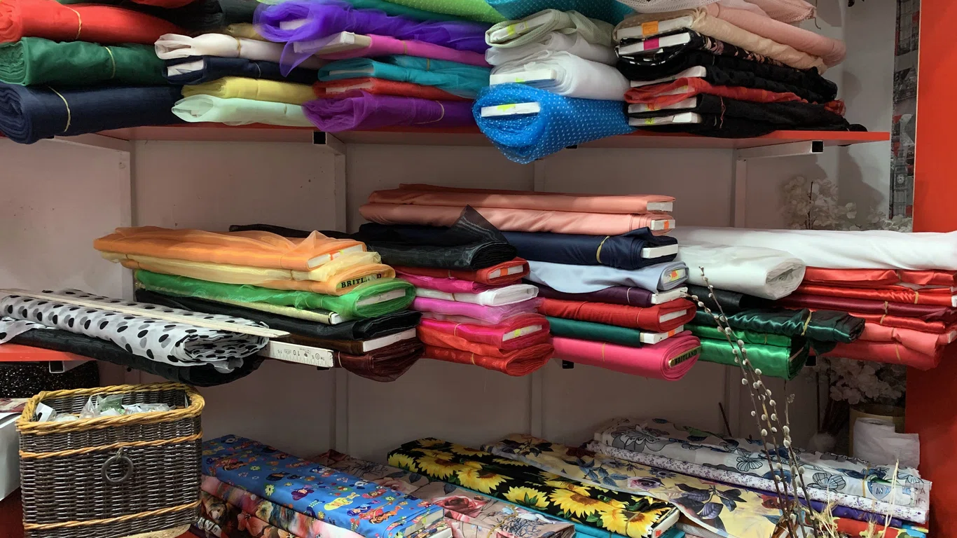 Шелковые ткани в магазине рукоделия Бритланд