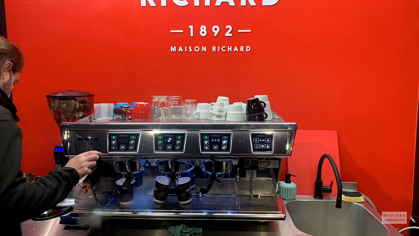 Кофейные аппараты в кафе Ричард