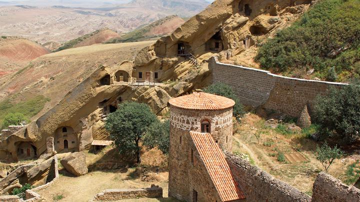 Sabereebi (monks' cells) – a chain of cave monasteries