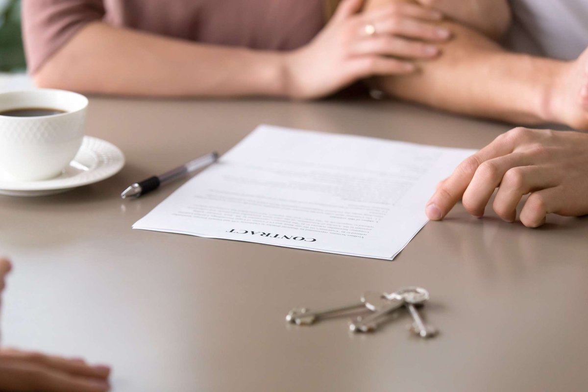 closeup-contract-table