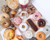 Dunkin' Donuts на проспекте Звиада Гамсахурдиа