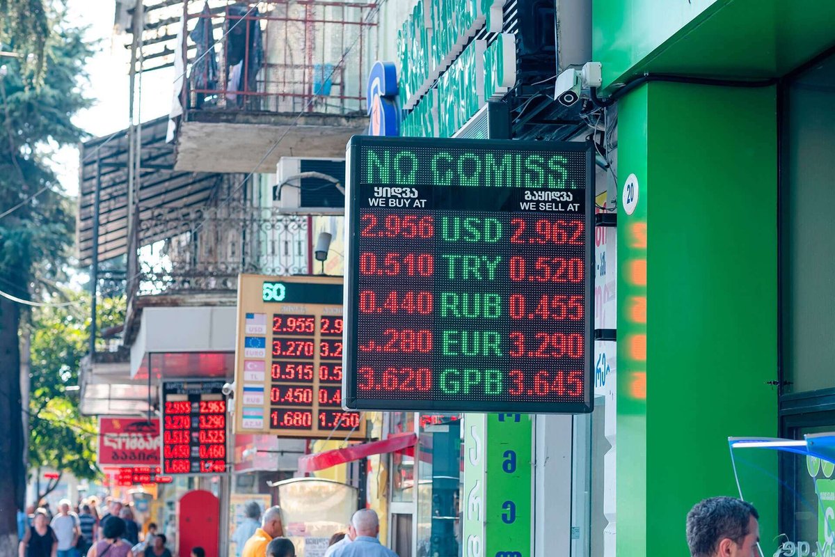 currency-exchangers-street-georgia-batumi-01