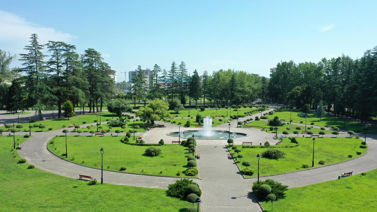 Дворец Дадиани парк