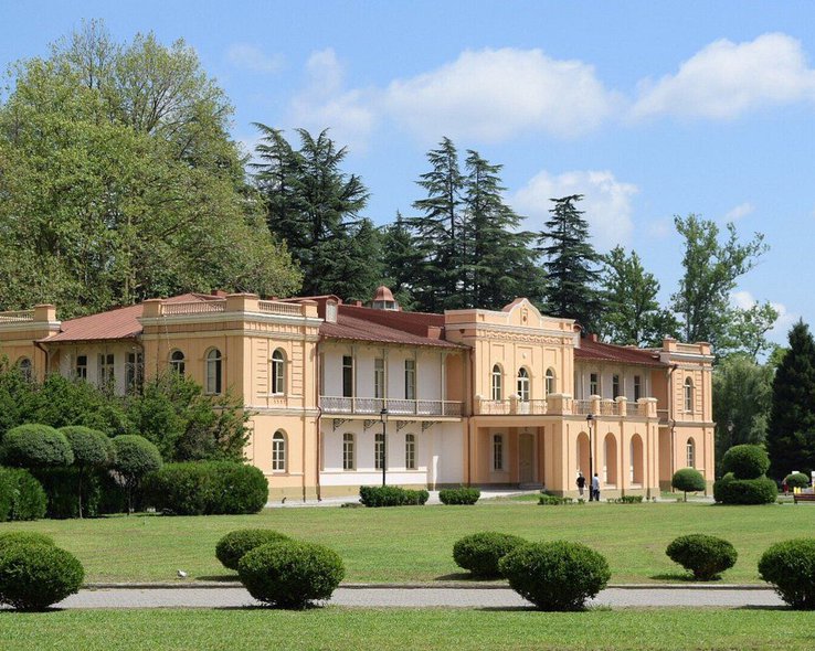 Дворец царевны Самегрело и ботанический сад в Грузии