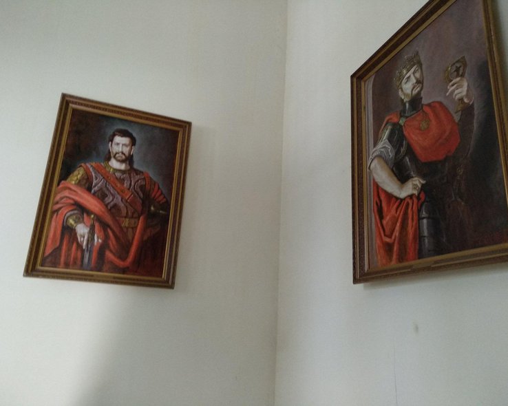 Картины в государственном историко-архитектурном музее Дадиани
