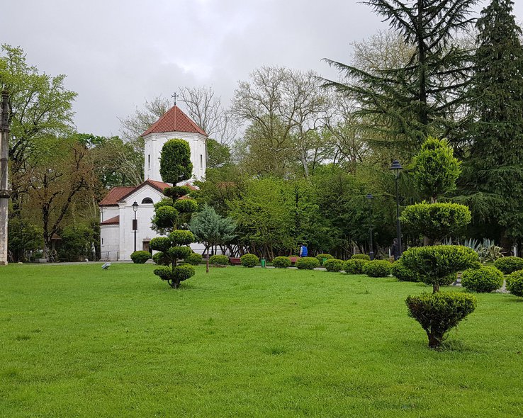 Ботанический сад историко-архитектурного музея Дадиани в Грузии