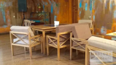 Столики в ресторане Dariani в Тбилиси
