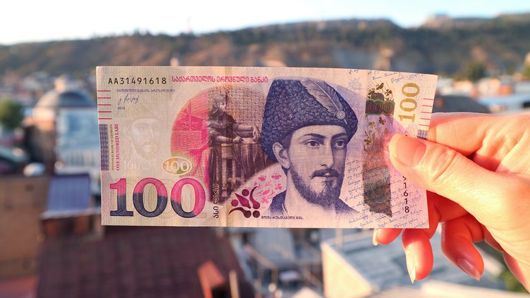 Лари - интересные факты о грузинских деньгах и обмене валют в Грузии