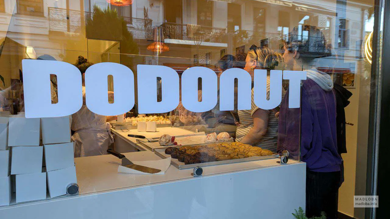 DODONUT — пончиковая и кофейня в Батуми
