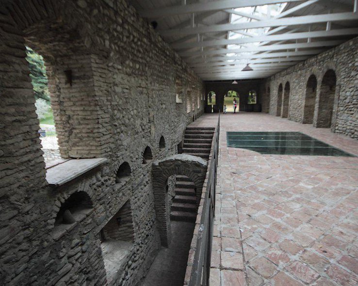 Дегустационный зал дома-музея в Цинандали