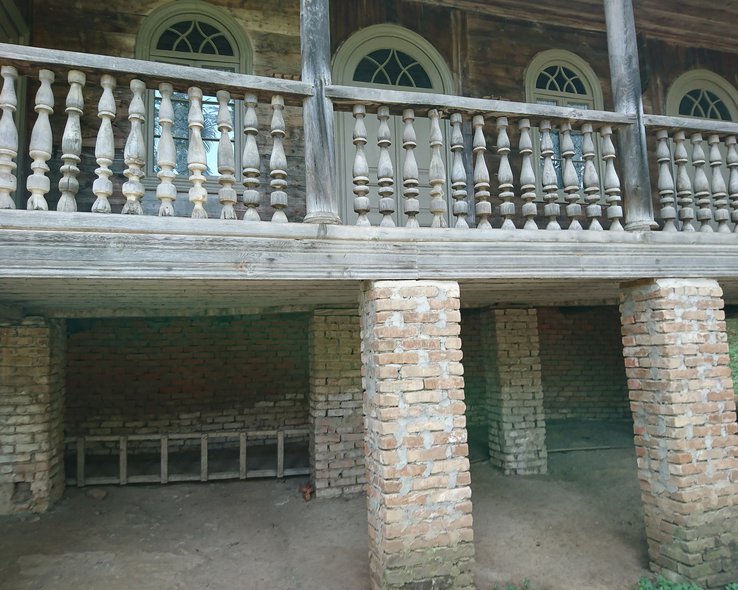 Фасад дома-музея Владимира Маяковского в Грузии
