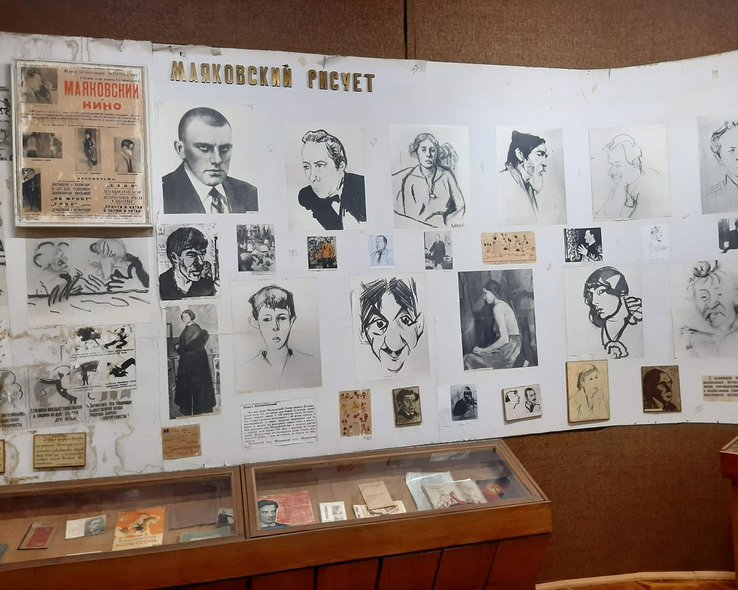 Рисунки Владимира Маяковского в музее Багдати