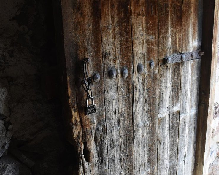 Дверь в дом-музей Вагана Терьяна