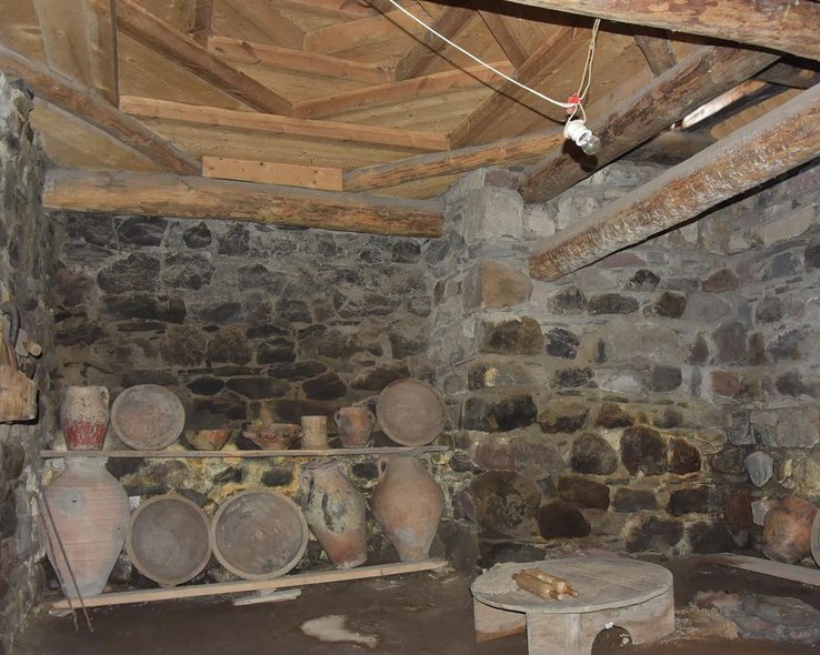 Посуда в музее Вагана Терьяна в Грузии