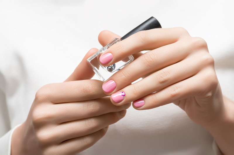 Розовый маникюр от мастера Dona Nail в Батуми