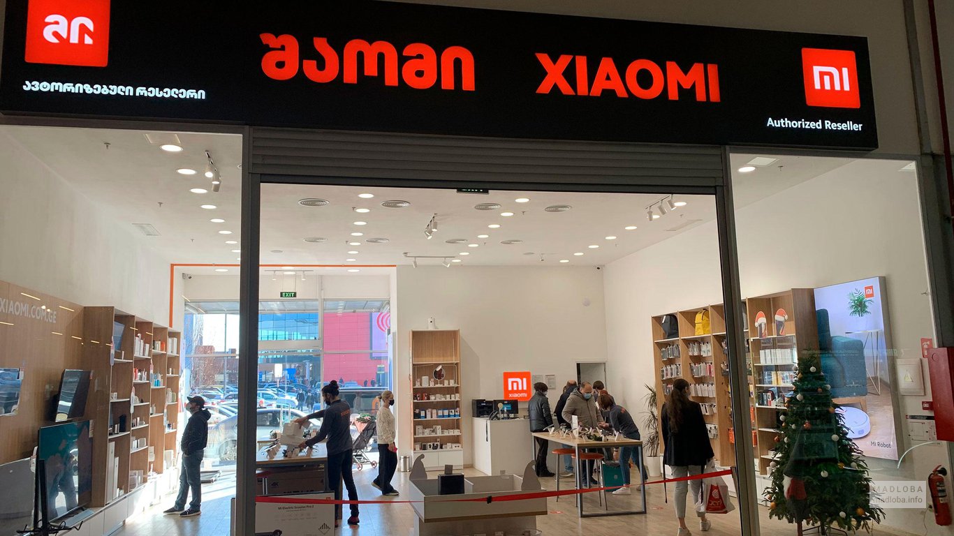 Вход в магазин электроники Ксяоми в Тбилиси