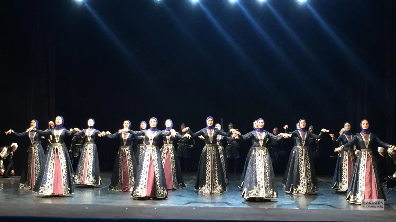 Грузинский молодежный фольклорный балет "Egrisi"