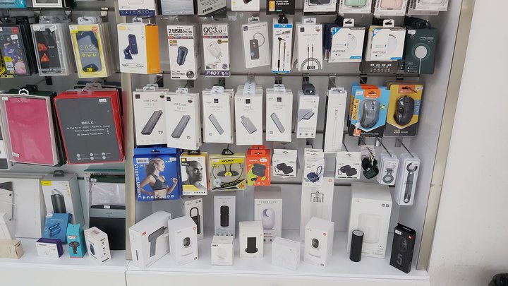 Electronics store iPlus - Apple Authorized Reseller