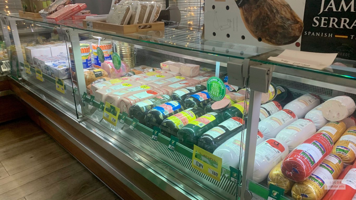 Колбасы в магазине Европродукт в Тбилиси
