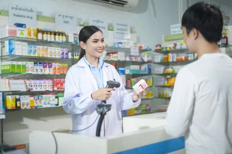 a female pharmacist consults a customer