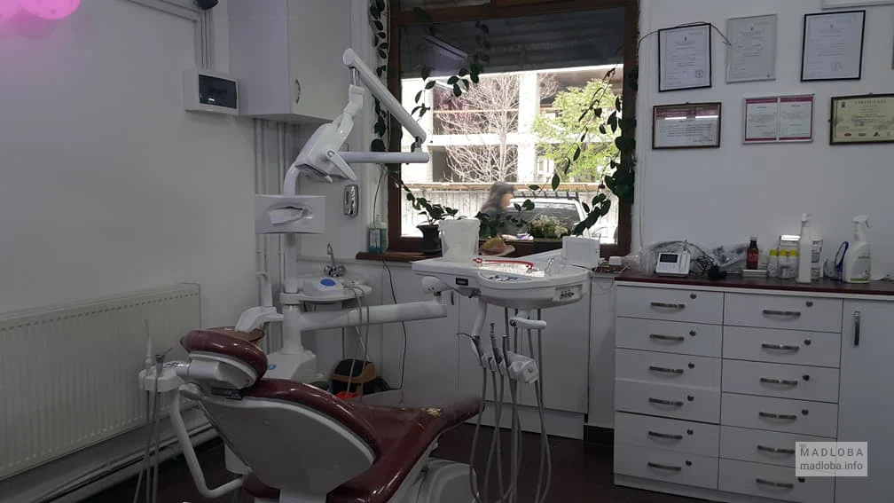 Все виды стоматологических услуг "Femili Dent +"
