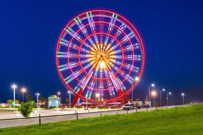 Panoramic wheel in Batumi at night
