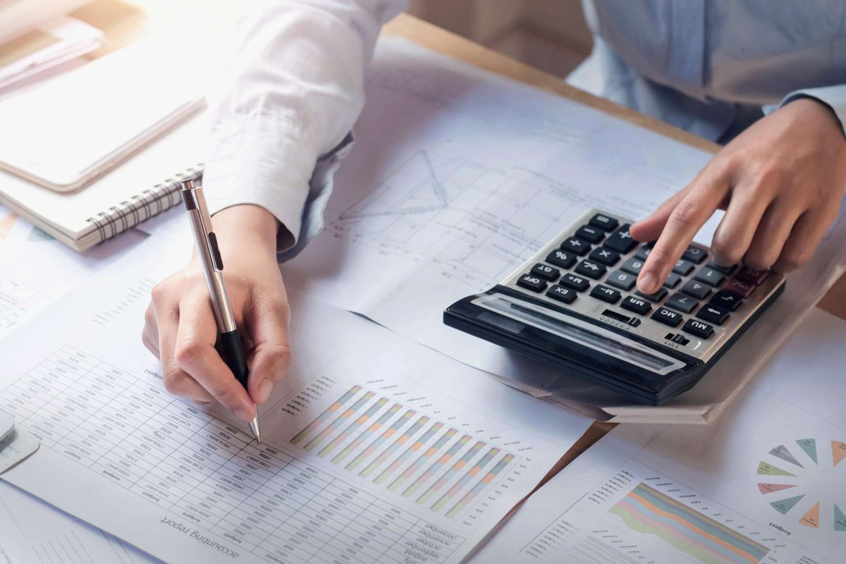 finance-and-accounting-concept-business-woman