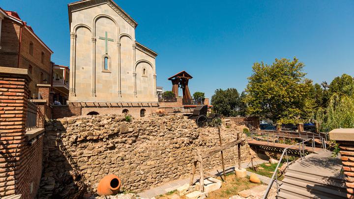 Храм Сорока Севастийских Мучеников в Тбилиси и Археологический музей