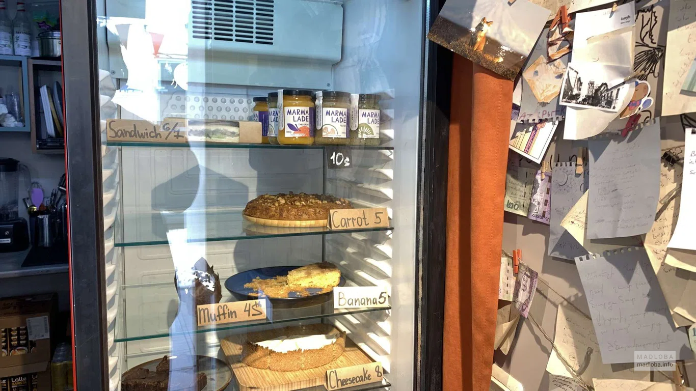 Выпечка в кофейне fox coffee в Батуми