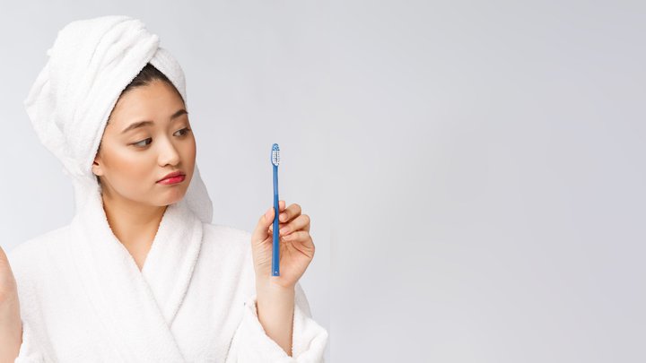 Частота замены зубной щетки, расчески и других средств гигиены: важность регулярной обновки