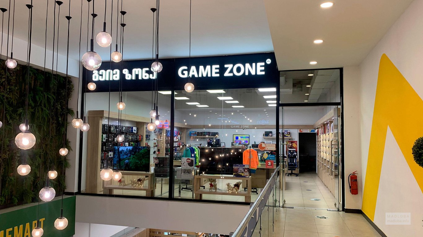 Вход в магазин Игровая зона в Грузии