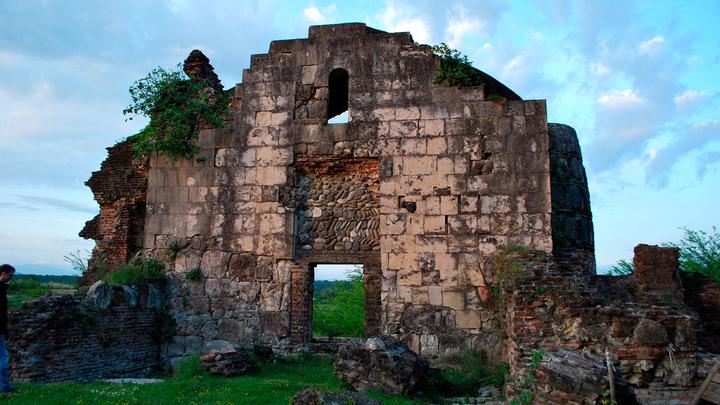Островок раннего Средневековья: Дворец Гегути