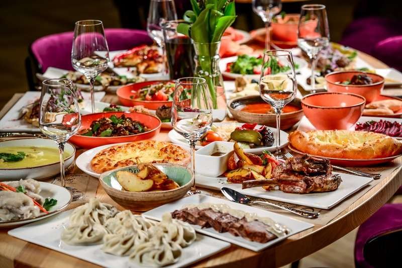 georgian-cuisine-large-laid-table-01