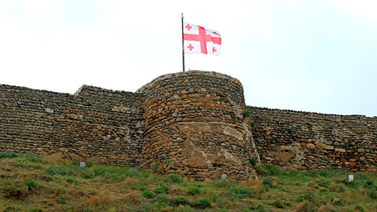 Грузинский флаг на крепости Гори