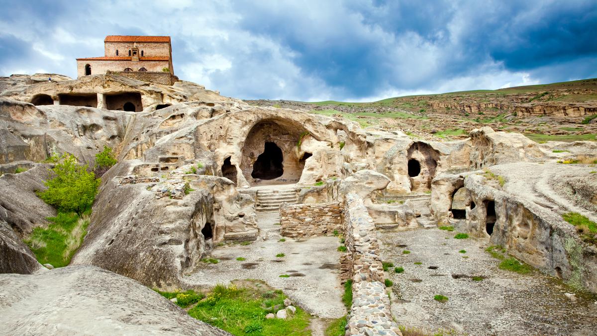 Грузинский скальный пещерный город Уплисцихе
