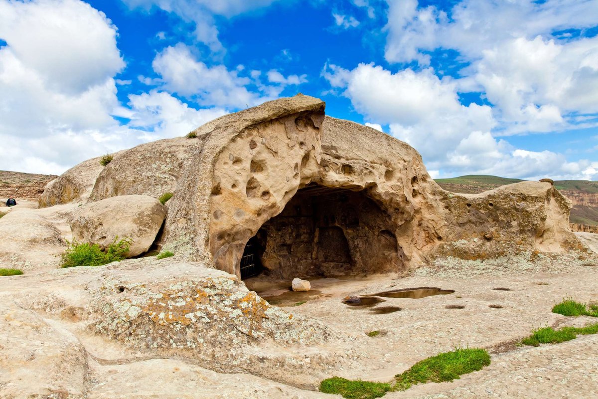 georgian-rock-cave-city-uplistsikhe-in-georgia