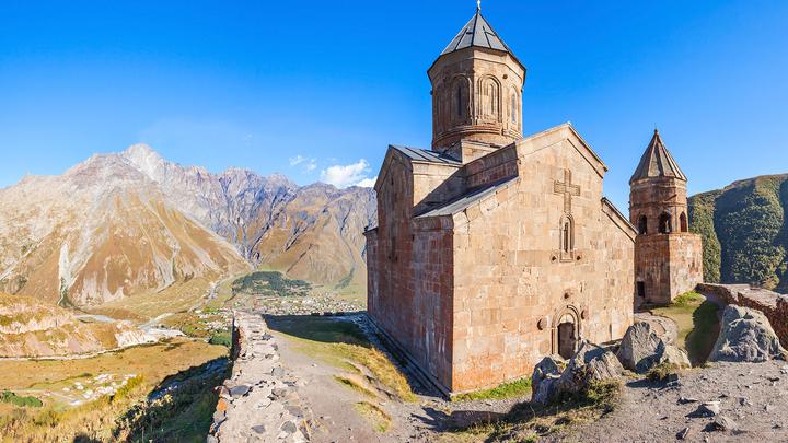 გერგეთის სამების ეკლესია ყაზბეგის მუნიციპალიტეტში