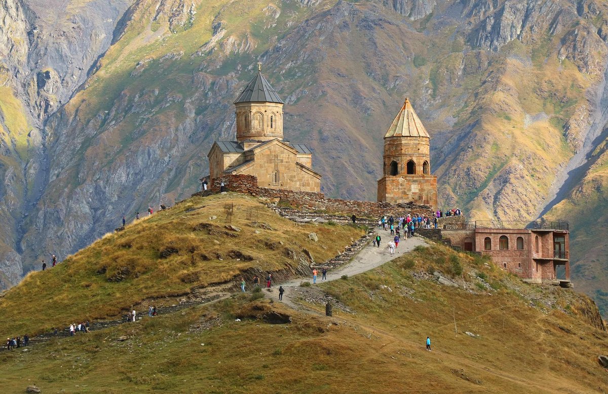 gergeti-trinity-church-stepantsminda