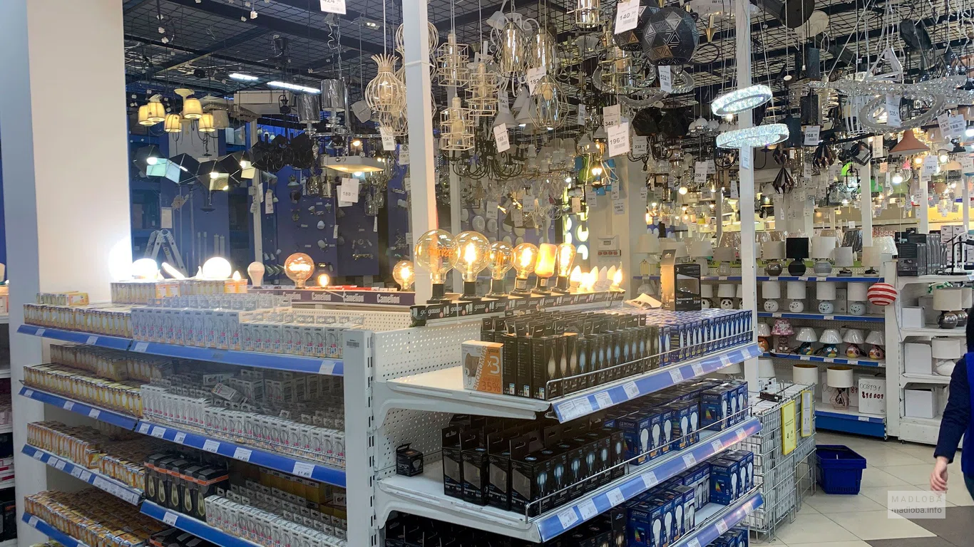 Лампы освещения в гипермаркете Gorgia