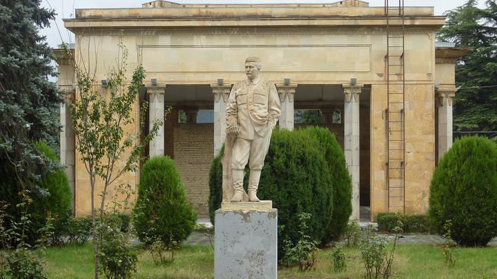 Дом-музей Сталина в Грузии - достопримечательность Гори
