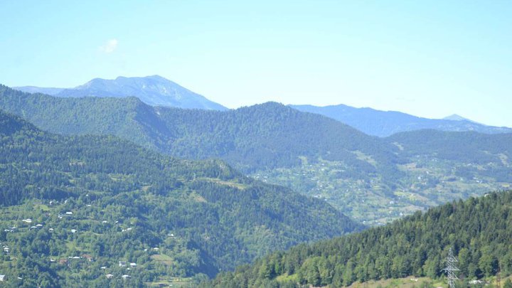 Обзорная площадка с видом на горы в Хуло