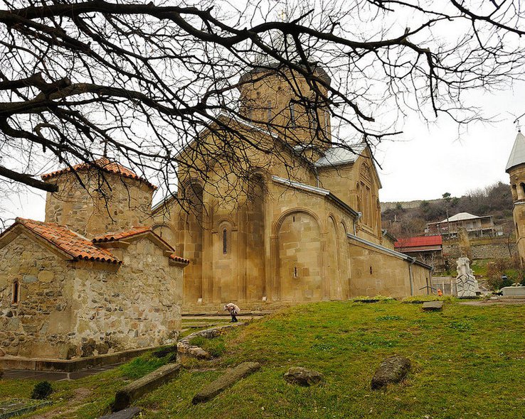 Территория монастыря Самтавро