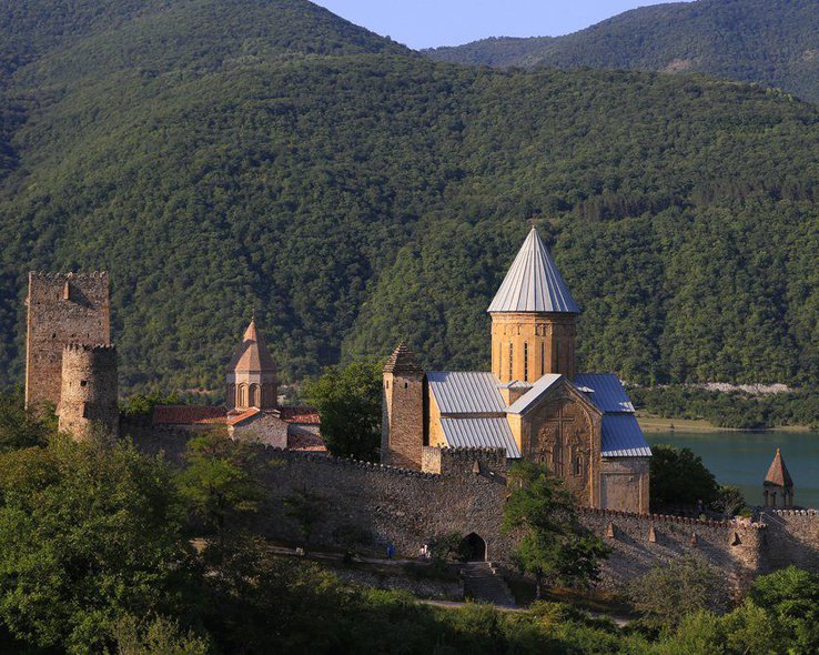 Стены монастыря Самтавро в Грузии