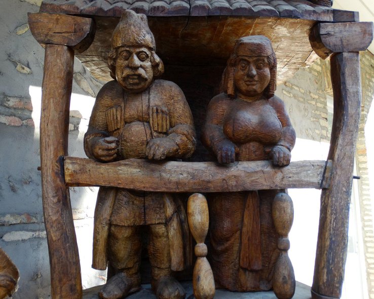Деревянная статуэтка в музее Ильи Чавчавадзе в Тбилиси