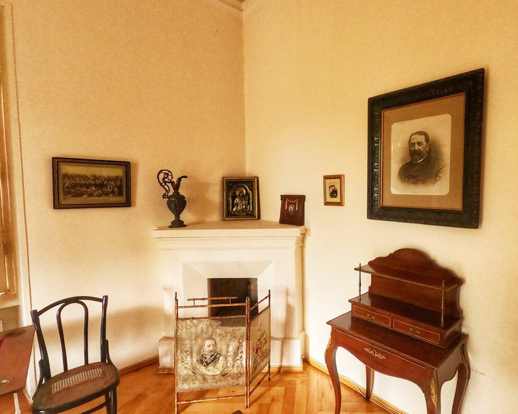 Выставочные экспонаты дома-музея Ильи Чавчавадзе в Грузии