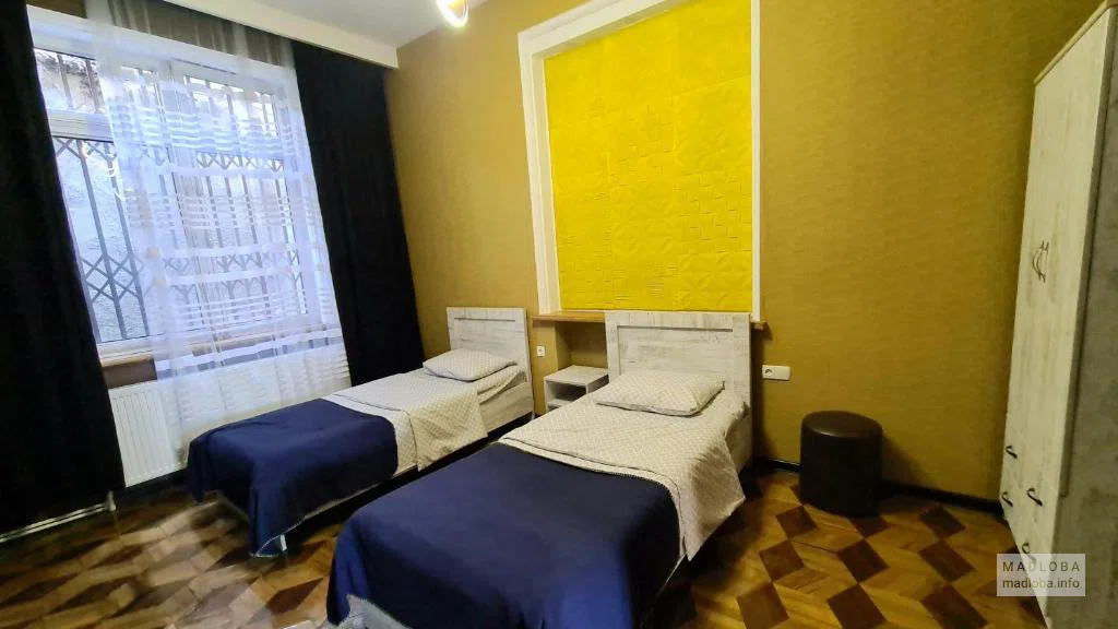 Кровати в номере отеля Grayhouse Elia Apartmant