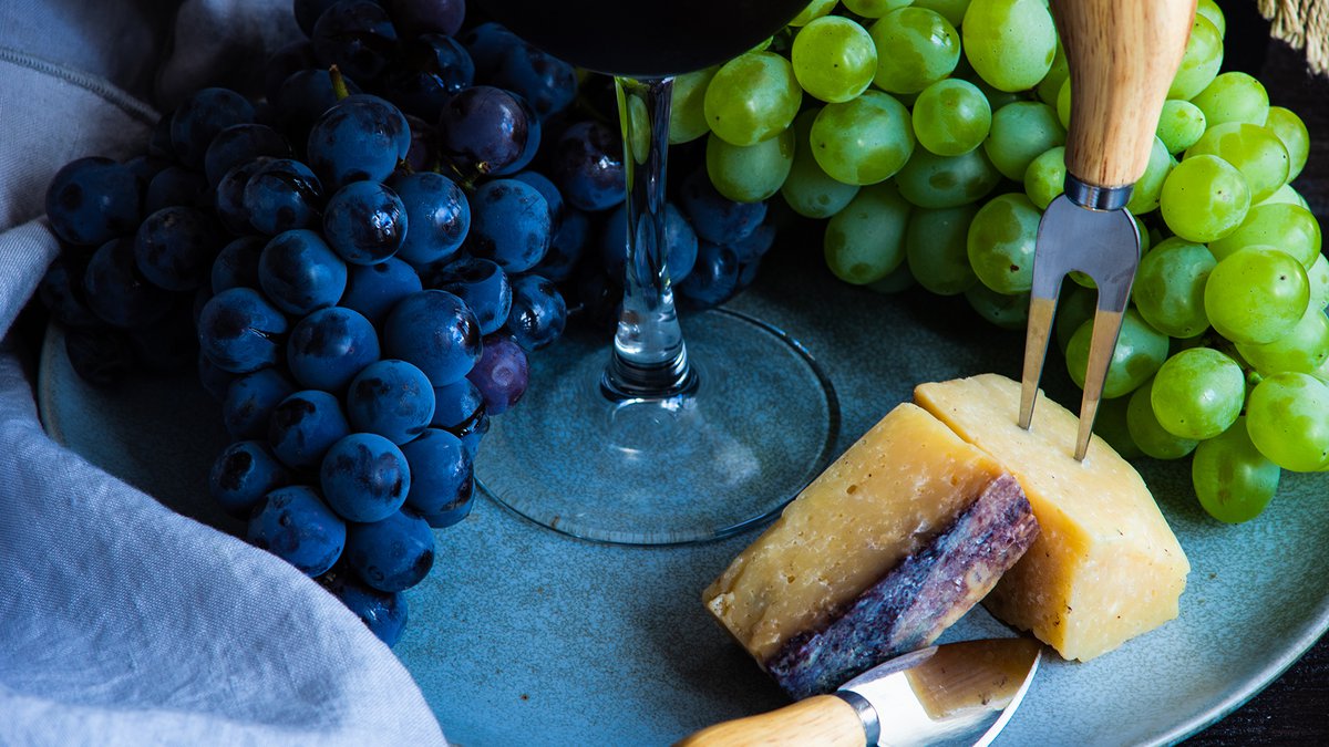 Грузинский сыр виноград и вино