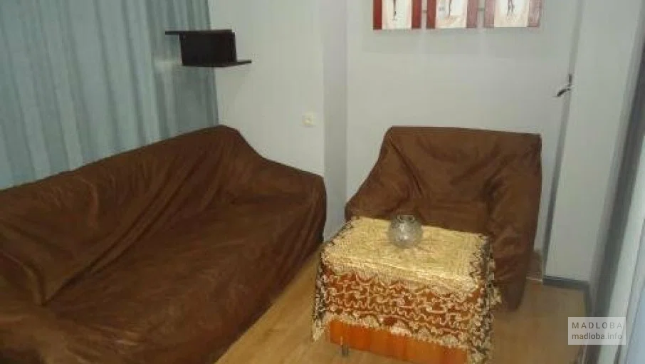 Диван и кресло в Guest House Tbilisi Georgia