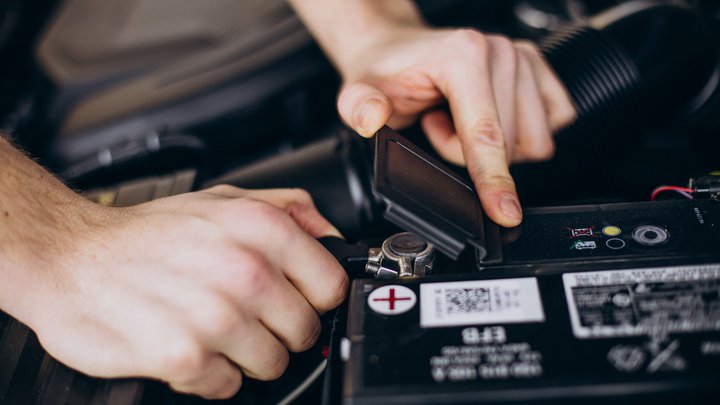 Guide on how to properly charge a car battery