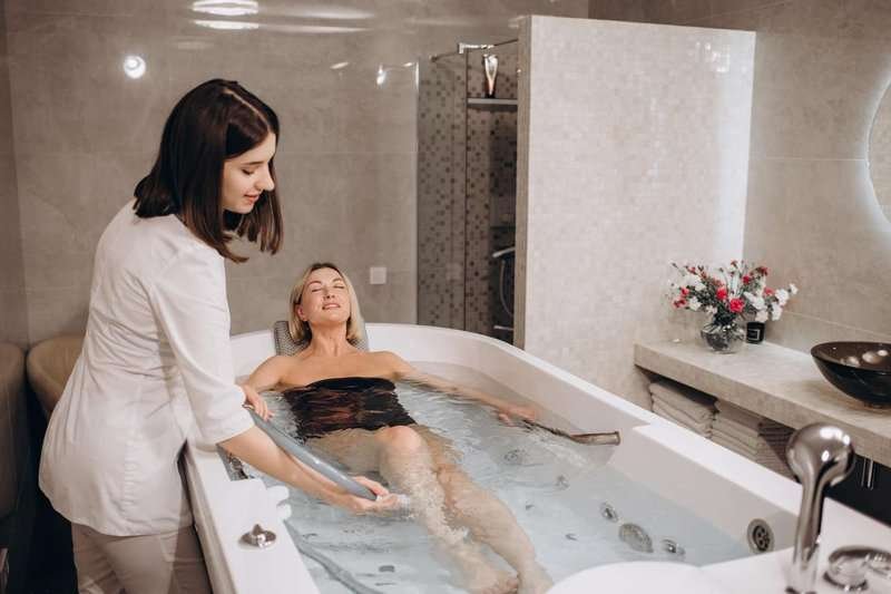 Hydromassage procedure performed by a specialist